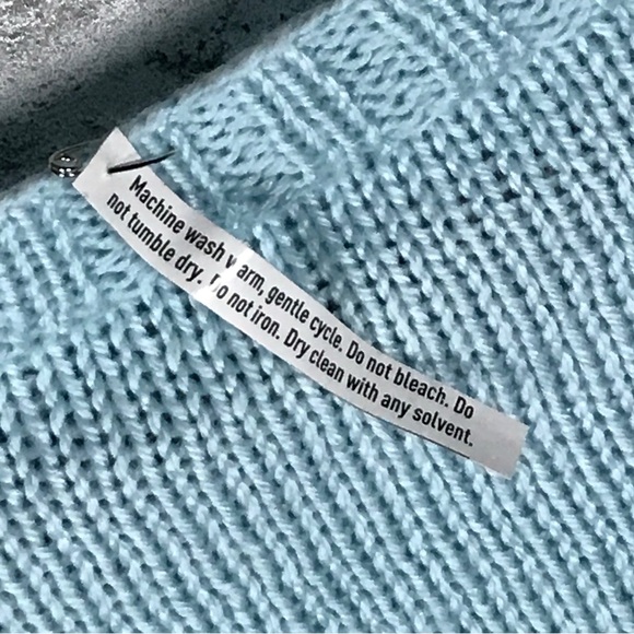 Handmade V-Neck Cardigan - Picture 3 of 3